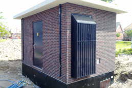 Raumzelle für eine Energieverteilungseinrichtung. Zweck ist der Schutz und die Betriebssicherheit der elektrischen Einrichtung.