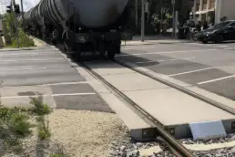 Gleistragplatte-Bahnuebergang